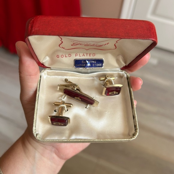 VINTAGE Goldwyn Gold Plated Cufflinks and Tie Clip Set featuring horse 🐴 - Picture 4 of 6